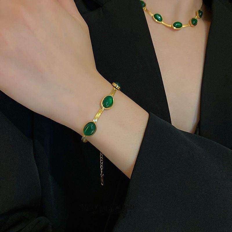 Royal Radiance Green Crystal Necklace Set With Bracelet